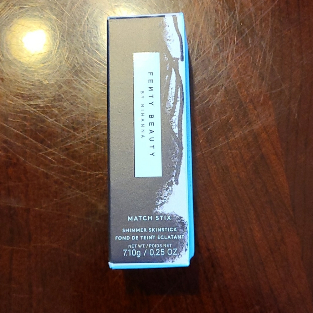 Fenty Highlighter in Rum
